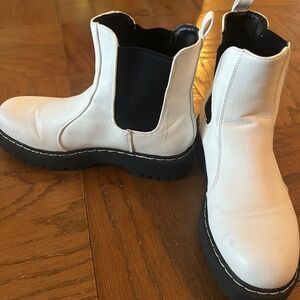 Union Bay Woman’s White Boots - Size 10